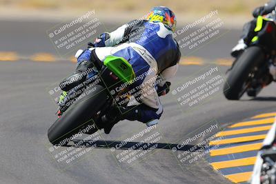 media/Oct-08-2022-SoCal Trackdays (Sat) [[1fc3beec89]]/Turn 11 Backside (1145am)/